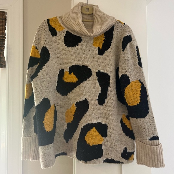 TCEC Leopard Print Sweater Size Small - Picture 1 of 4